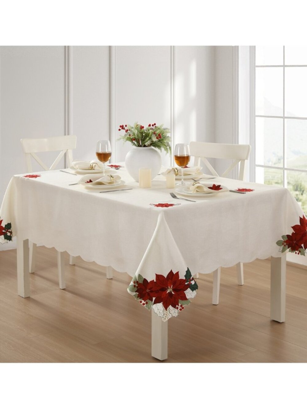 Holiday At Home Poinsettia Legacy Oblong Tablecloth 60" x 84" White Green Red